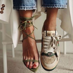 Meet your Posher, Junia